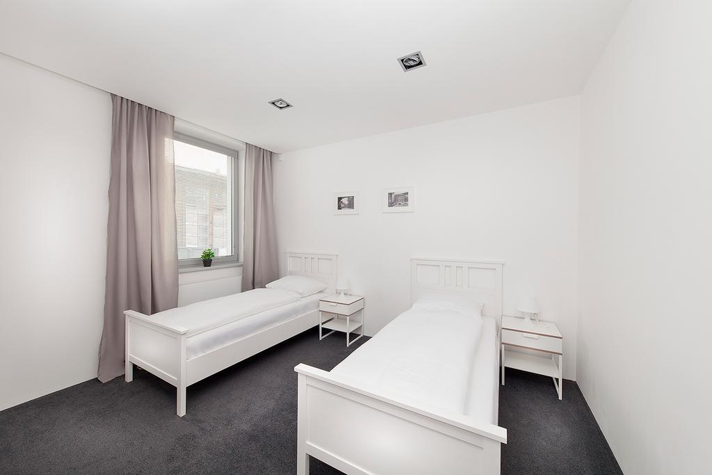 Hotel & Hostel Letov Прага Экстерьер фото