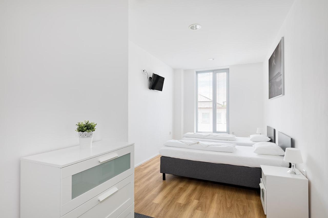 Hotel & Hostel Letov Прага Экстерьер фото